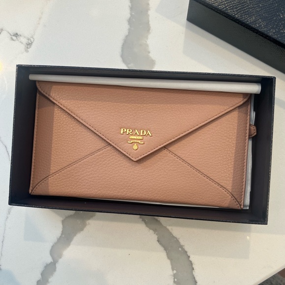 Brand new never worn Prada envelope wallet - Picture 1 of 5